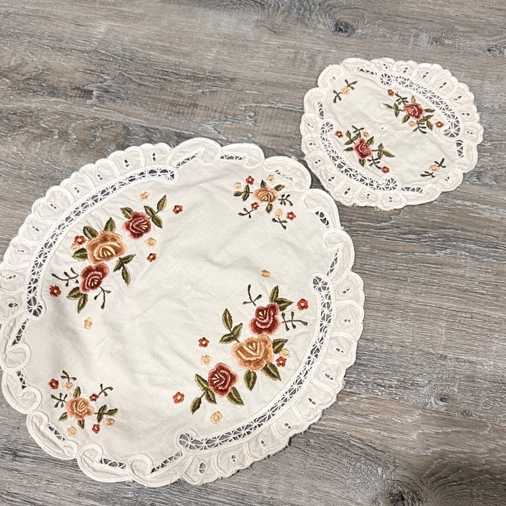 Embroidered Floral Lace Doily Set